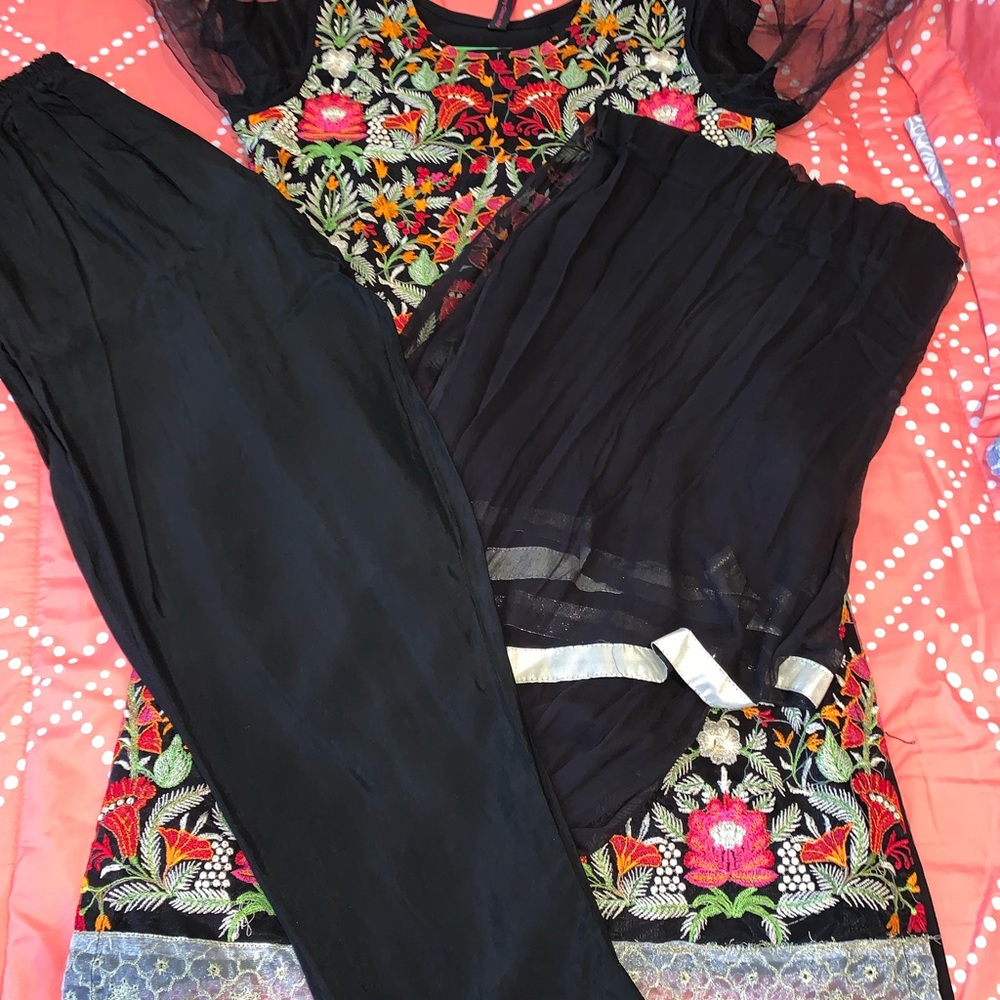 Pakistani dresses - Picture 3 of 3